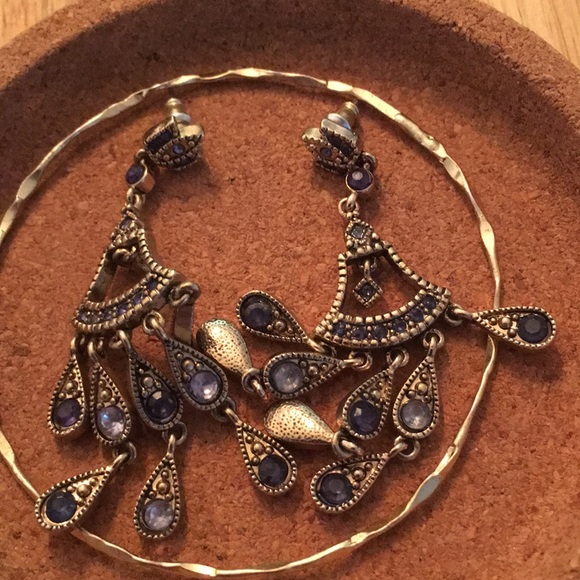 BOGO $9 🥰📦Beautiful earrings & bracelet - Picture 1 of 3